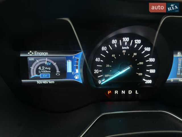 Красный Форд Фьюжн, объемом двигателя 2 л и пробегом 107 тыс. км за 13700 $, фото 61 на Automoto.ua