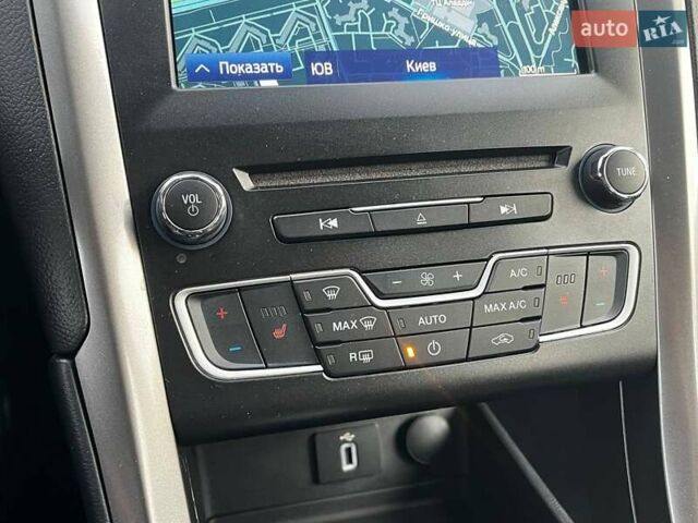 Красный Форд Фьюжн, объемом двигателя 2 л и пробегом 60 тыс. км за 16990 $, фото 30 на Automoto.ua