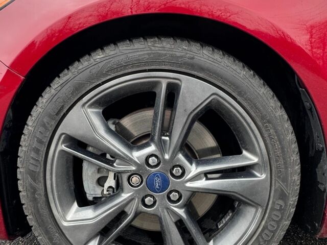 Красный Форд Фьюжн, объемом двигателя 2.7 л и пробегом 120 тыс. км за 15300 $, фото 17 на Automoto.ua