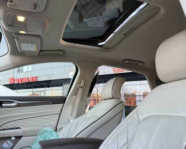 Красный Форд Фьюжн, объемом двигателя 2 л и пробегом 124 тыс. км за 16600 $, фото 18 на Automoto.ua