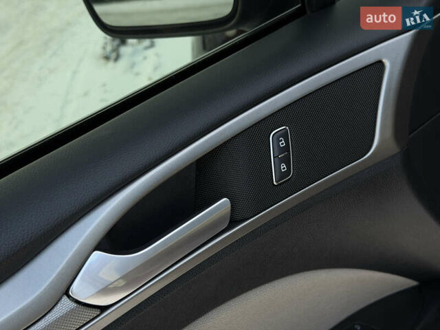 Червоний Форд Фьюжен, об'ємом двигуна 2.5 л та пробігом 79 тис. км за 11800 $, фото 72 на Automoto.ua