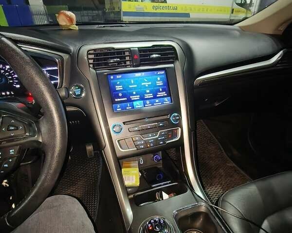 Красный Форд Фьюжн, объемом двигателя 2 л и пробегом 60 тыс. км за 15500 $, фото 8 на Automoto.ua