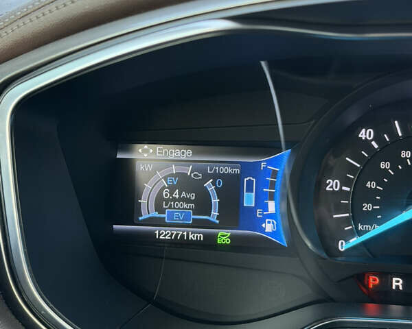 Красный Форд Фьюжн, объемом двигателя 2 л и пробегом 124 тыс. км за 16600 $, фото 16 на Automoto.ua