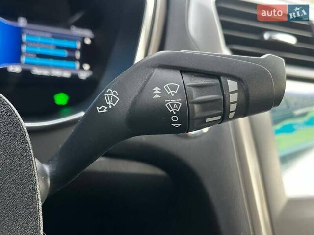 Красный Форд Фьюжн, объемом двигателя 2 л и пробегом 60 тыс. км за 16990 $, фото 23 на Automoto.ua