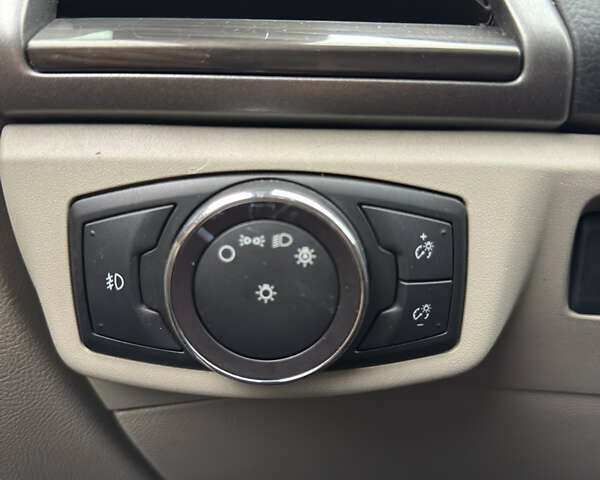 Красный Форд Фьюжн, объемом двигателя 2 л и пробегом 107 тыс. км за 13700 $, фото 60 на Automoto.ua