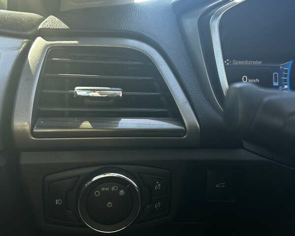 Красный Форд Фьюжн, объемом двигателя 2 л и пробегом 160 тыс. км за 15500 $, фото 16 на Automoto.ua