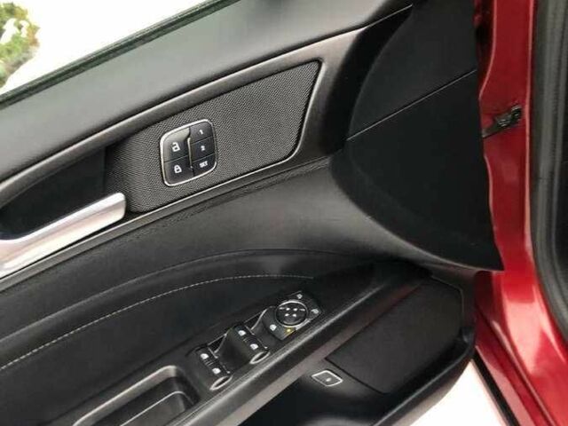 Красный Форд Фьюжн, объемом двигателя 0 л и пробегом 93 тыс. км за 11200 $, фото 12 на Automoto.ua