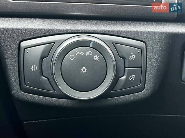 Красный Форд Фьюжн, объемом двигателя 2 л и пробегом 60 тыс. км за 16990 $, фото 19 на Automoto.ua