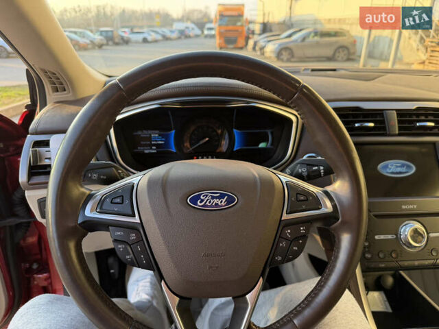 Красный Форд Фьюжн, объемом двигателя 2 л и пробегом 124 тыс. км за 16600 $, фото 12 на Automoto.ua