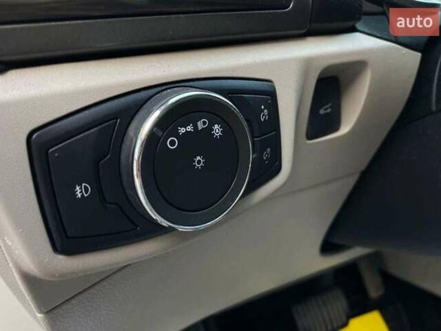 Червоний Форд Фьюжен, об'ємом двигуна 2 л та пробігом 130 тис. км за 14900 $, фото 15 на Automoto.ua