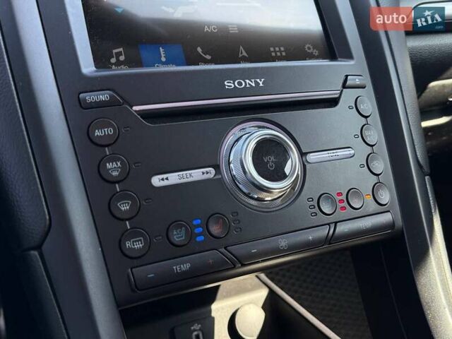 Красный Форд Фьюжн, объемом двигателя 2 л и пробегом 162 тыс. км за 15990 $, фото 30 на Automoto.ua