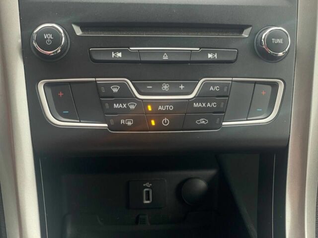 Красный Форд Фьюжн, объемом двигателя 2.5 л и пробегом 130 тыс. км за 12999 $, фото 11 на Automoto.ua