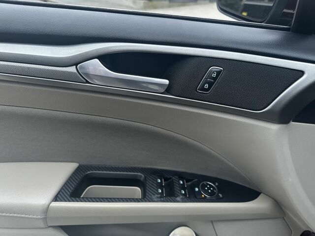 Красный Форд Фьюжн, объемом двигателя 2.5 л и пробегом 125 тыс. км за 9100 $, фото 7 на Automoto.ua