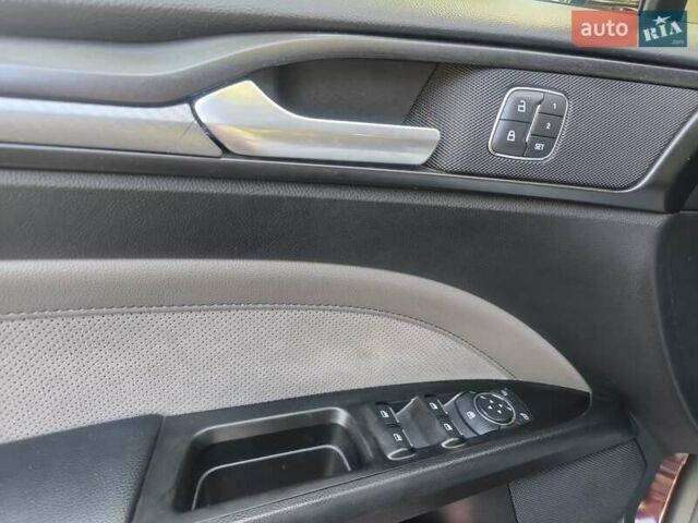 Красный Форд Фьюжн, объемом двигателя 2.7 л и пробегом 51 тыс. км за 14600 $, фото 27 на Automoto.ua