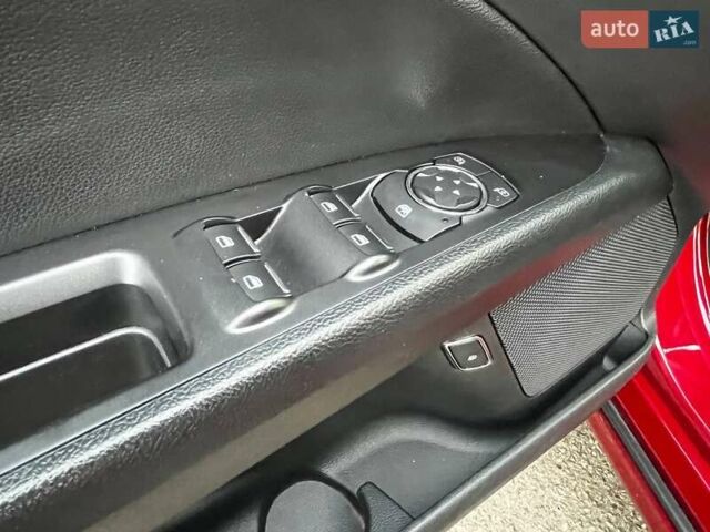 Красный Форд Фьюжн, объемом двигателя 2 л и пробегом 60 тыс. км за 16990 $, фото 10 на Automoto.ua