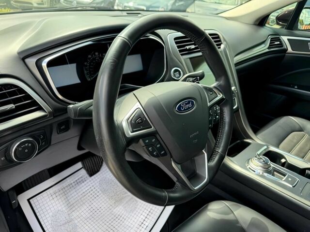 Форд Фьюжн 2017 в Ужгороде на Automoto.ua Красный Форд Фьюжн, объемом двигателя 1.5 л и пробегом 69 тыс. км за 5300 $, фото 9 на Automoto.ua