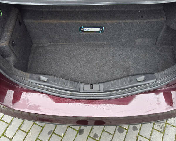 Красный Форд Фьюжн, объемом двигателя 2 л и пробегом 107 тыс. км за 13700 $, фото 64 на Automoto.ua