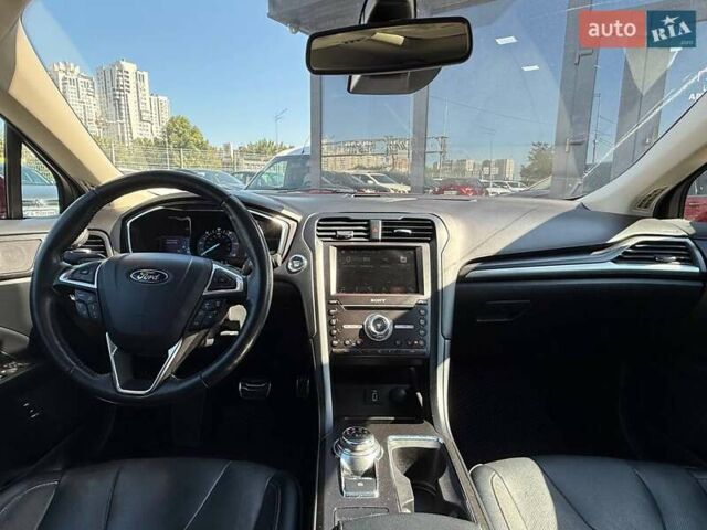 Красный Форд Фьюжн, объемом двигателя 2 л и пробегом 162 тыс. км за 15990 $, фото 14 на Automoto.ua