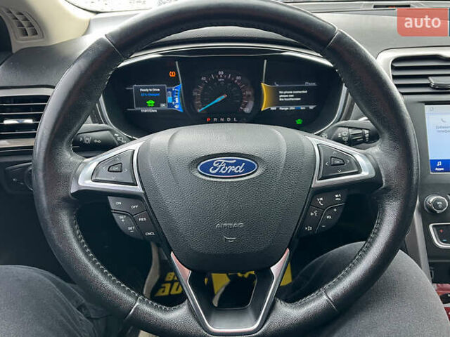 Форд Фьюжн 2018 в Коломые на Automoto.ua Красный Форд Фьюжн, объемом двигателя 2 л и пробегом 119 тыс. км за 16500 $, фото 9 на Automoto.ua