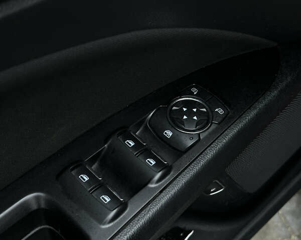 Червоний Форд Фьюжен, об'ємом двигуна 2 л та пробігом 120 тис. км за 11500 $, фото 21 на Automoto.ua