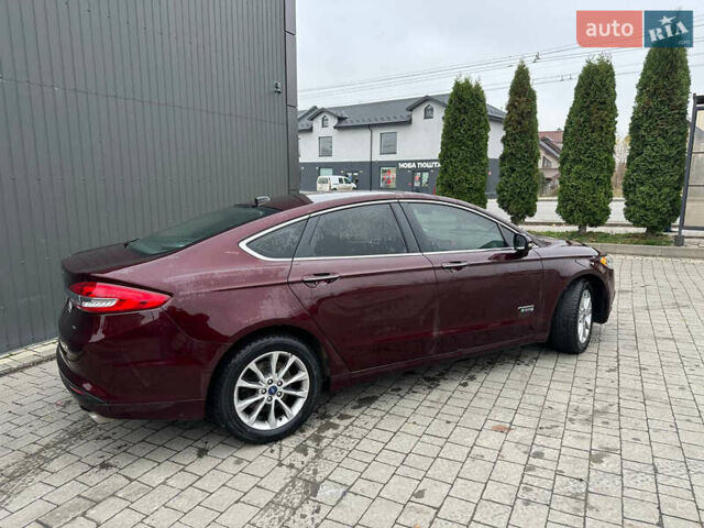 Красный Форд Фьюжн, объемом двигателя 2 л и пробегом 187 тыс. км за 14800 $, фото 1 на Automoto.ua