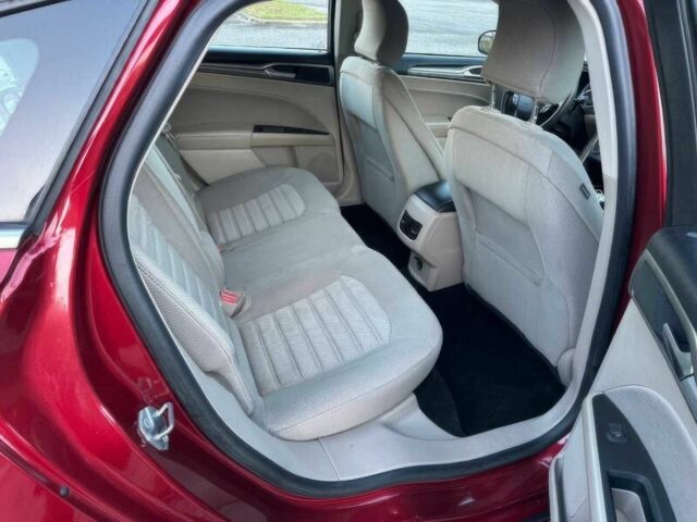 Красный Форд Фьюжн, объемом двигателя 2 л и пробегом 43 тыс. км за 8700 $, фото 11 на Automoto.ua