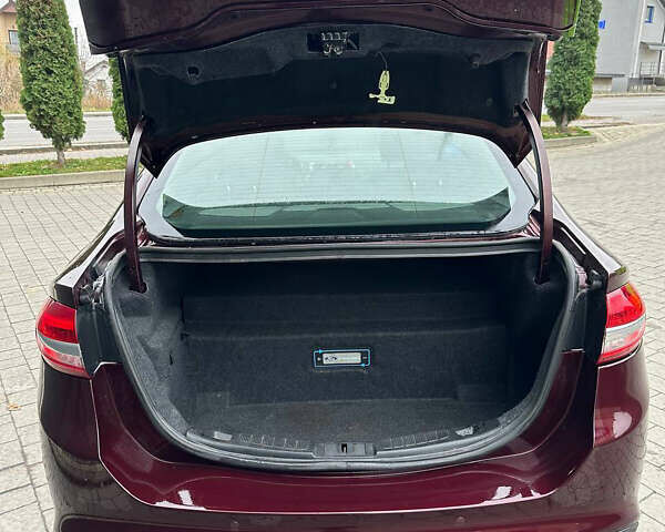 Красный Форд Фьюжн, объемом двигателя 2 л и пробегом 187 тыс. км за 14800 $, фото 18 на Automoto.ua