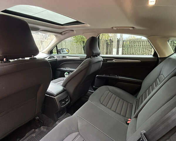 Красный Форд Фьюжн, объемом двигателя 2 л и пробегом 73 тыс. км за 13900 $, фото 8 на Automoto.ua