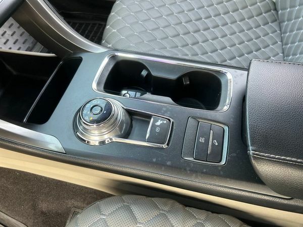 Червоний Форд Фьюжен, об'ємом двигуна 2 л та пробігом 217 тис. км за 12999 $, фото 8 на Automoto.ua