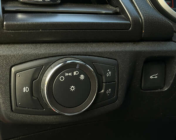 Червоний Форд Фьюжен, об'ємом двигуна 2 л та пробігом 207 тис. км за 12999 $, фото 17 на Automoto.ua