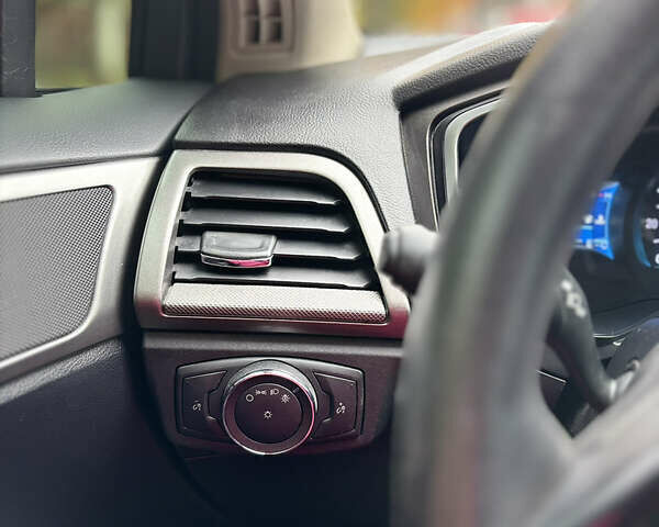 Красный Форд Фьюжн, объемом двигателя 2 л и пробегом 73 тыс. км за 13900 $, фото 11 на Automoto.ua