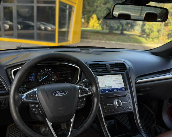 Червоний Форд Фьюжен, об'ємом двигуна 2 л та пробігом 207 тис. км за 12999 $, фото 13 на Automoto.ua