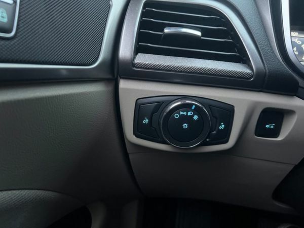 Червоний Форд Фьюжен, об'ємом двигуна 2 л та пробігом 217 тис. км за 12999 $, фото 16 на Automoto.ua