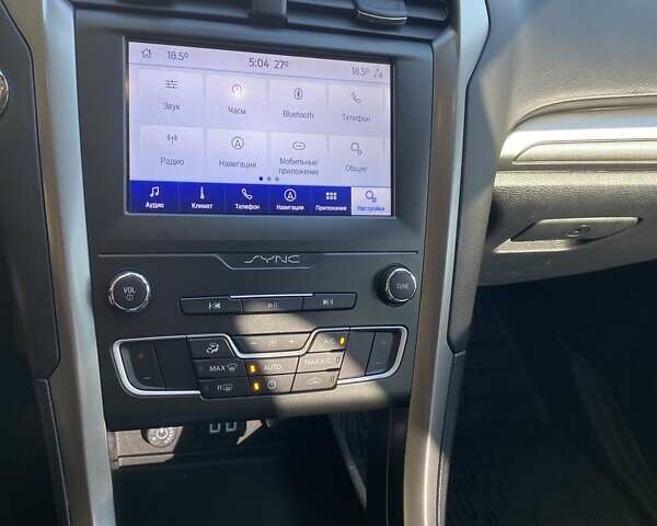 Красный Форд Фьюжн, объемом двигателя 2 л и пробегом 57 тыс. км за 15200 $, фото 17 на Automoto.ua