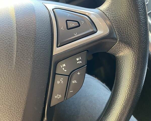 Красный Форд Фьюжн, объемом двигателя 2 л и пробегом 57 тыс. км за 15200 $, фото 20 на Automoto.ua