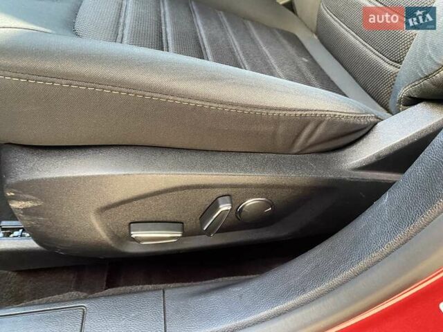 Красный Форд Фьюжн, объемом двигателя 2 л и пробегом 57 тыс. км за 15200 $, фото 31 на Automoto.ua