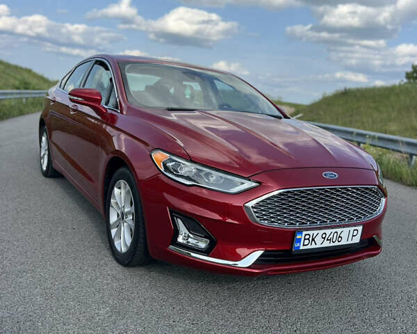 Красный Форд Фьюжн, объемом двигателя 2 л и пробегом 31 тыс. км за 16500 $, фото 2 на Automoto.ua