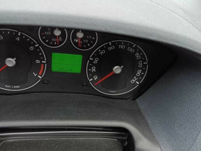 Красный Форд Фьюжн, объемом двигателя 0 л и пробегом 192 тыс. км за 3799 $, фото 8 на Automoto.ua