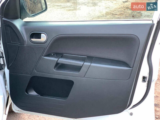 Форд Фьюжен, об'ємом двигуна 1.4 л та пробігом 125 тис. км за 4790 $, фото 15 на Automoto.ua