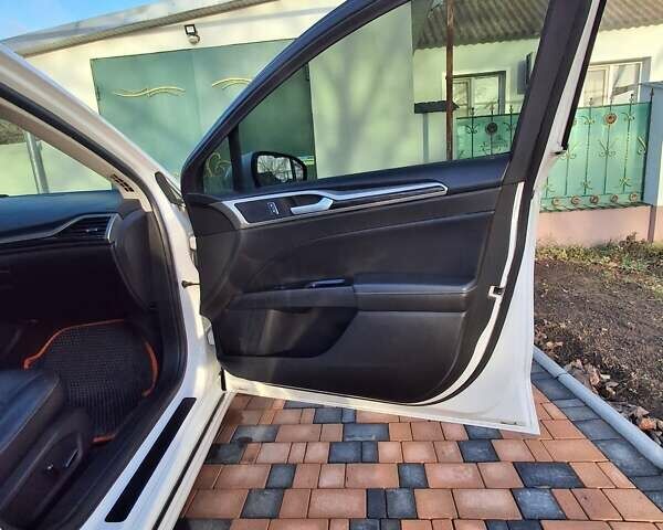 Форд Фьюжен, об'ємом двигуна 2 л та пробігом 180 тис. км за 10700 $, фото 12 на Automoto.ua