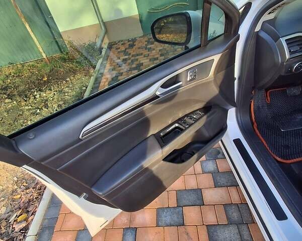 Форд Фьюжен, об'ємом двигуна 2 л та пробігом 180 тис. км за 10700 $, фото 15 на Automoto.ua