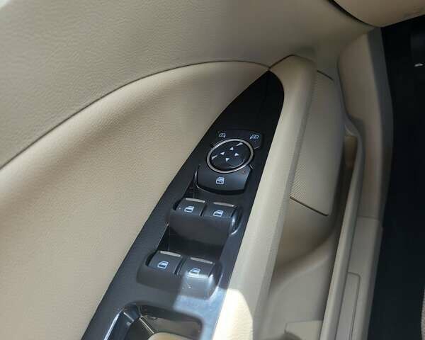 Форд Фьюжн, объемом двигателя 2 л и пробегом 120 тыс. км за 16000 $, фото 11 на Automoto.ua