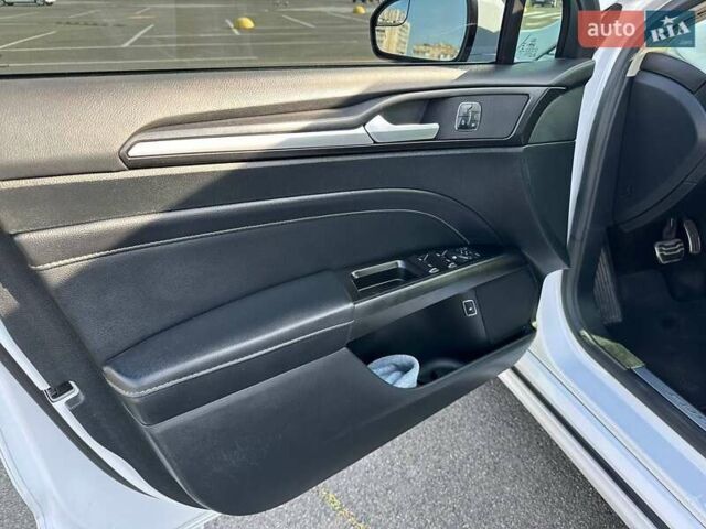 Форд Фьюжн, объемом двигателя 2 л и пробегом 105 тыс. км за 13500 $, фото 17 на Automoto.ua