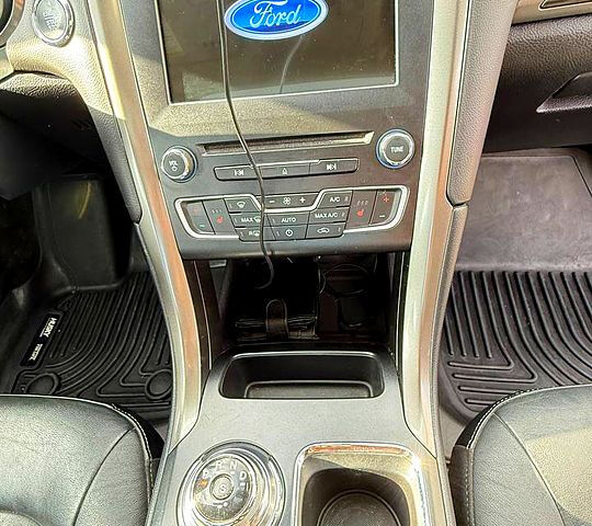 Форд Фьюжн, объемом двигателя 2 л и пробегом 140 тыс. км за 12500 $, фото 10 на Automoto.ua