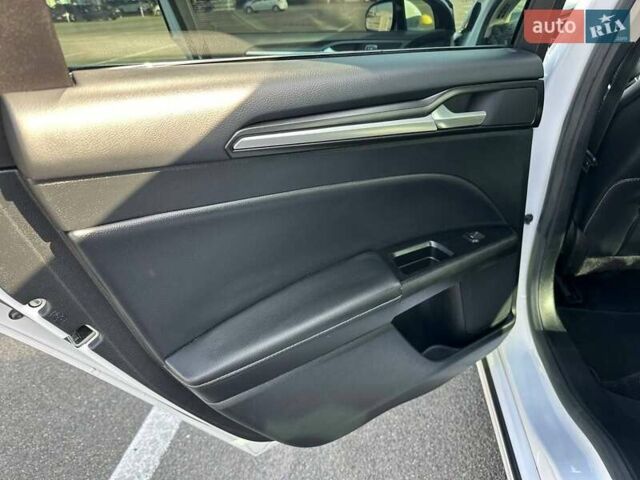 Форд Фьюжн, объемом двигателя 2 л и пробегом 105 тыс. км за 13500 $, фото 26 на Automoto.ua