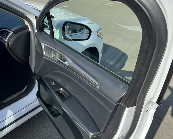 Форд Фьюжен, об'ємом двигуна 2 л та пробігом 91 тис. км за 14000 $, фото 7 на Automoto.ua