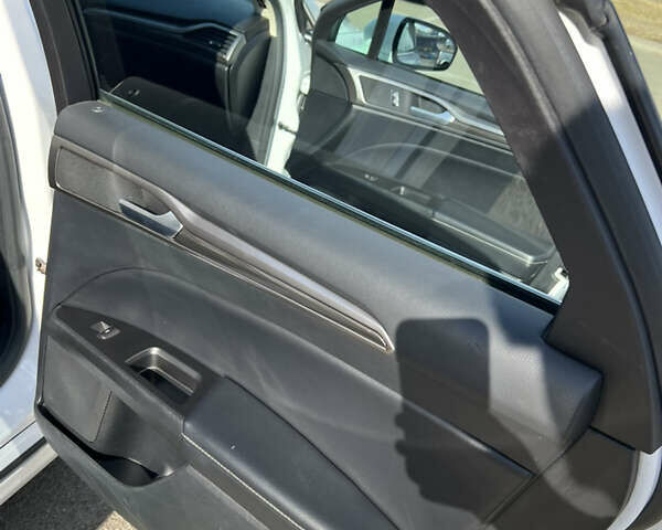 Форд Фьюжен, об'ємом двигуна 2 л та пробігом 91 тис. км за 14000 $, фото 6 на Automoto.ua