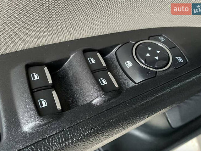 Форд Фьюжен, об'ємом двигуна 2 л та пробігом 45 тис. км за 12700 $, фото 19 на Automoto.ua