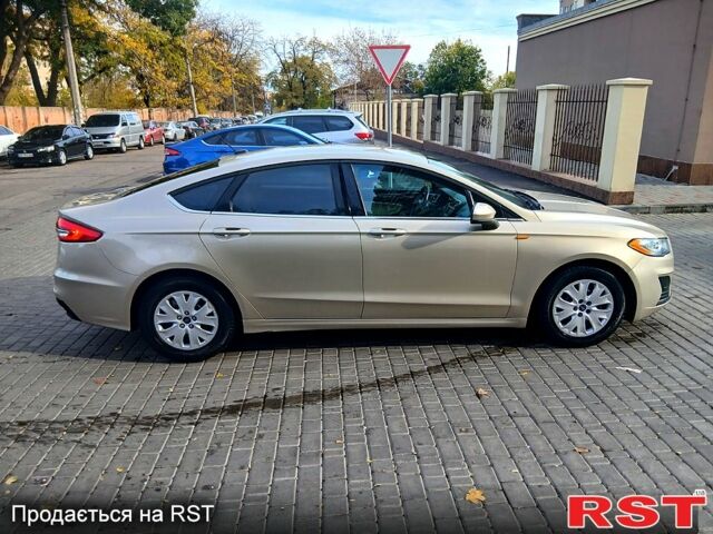 Желтый Форд Фьюжн, объемом двигателя 2.5 л и пробегом 178 тыс. км за 12200 $, фото 5 на Automoto.ua