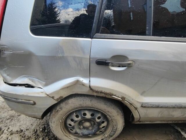 Сірий Форд Фьюжен, об'ємом двигуна 0 л та пробігом 217 тис. км за 800 $, фото 5 на Automoto.ua